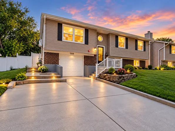 7128 Glenwood Ln, Schaumburg, IL 60133