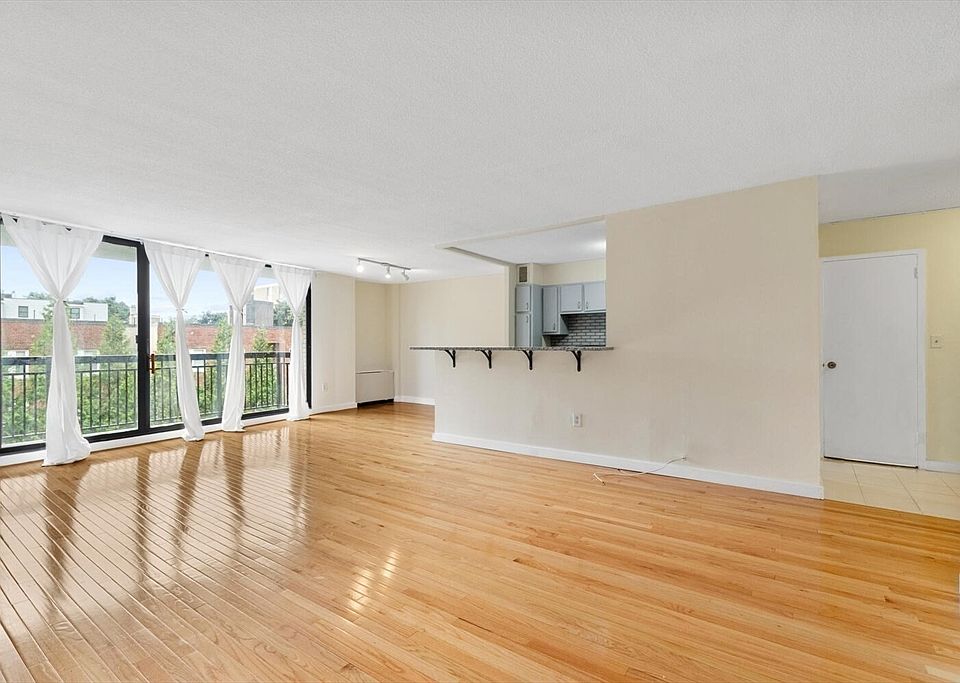 1st image of 60 Longwood Ave APT 402