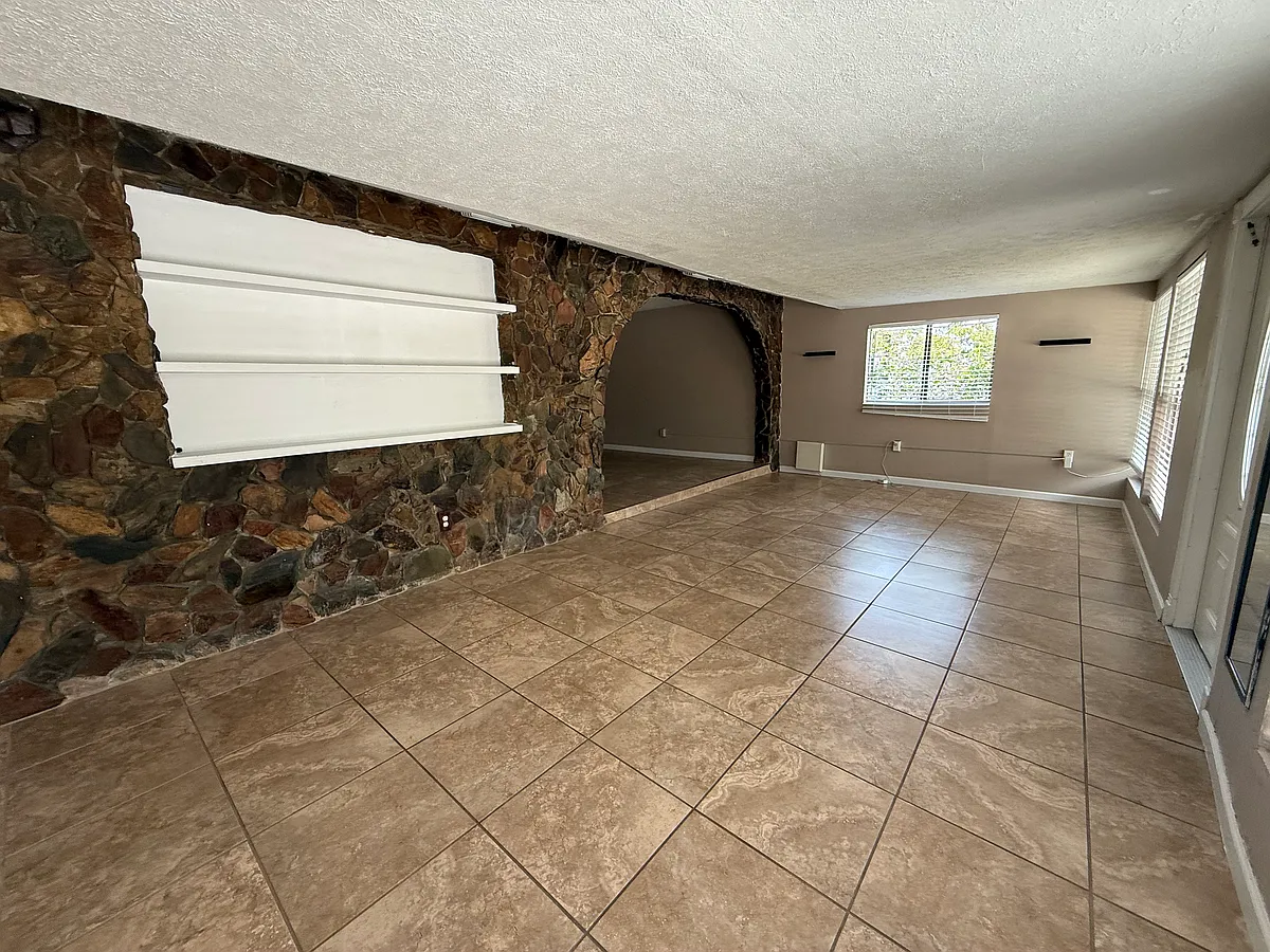 Building Photo - 6014 Southern Comfort Blvd