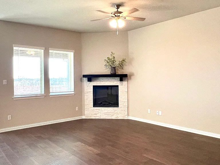 3305 Cross Shore Dr — Photo 2