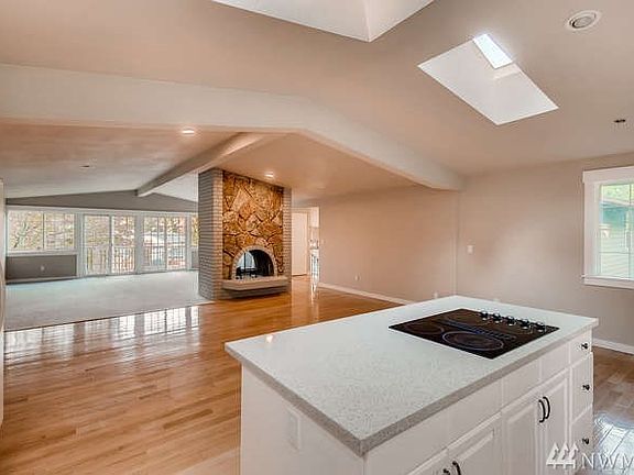 3rd image of 15823 SE 49th St