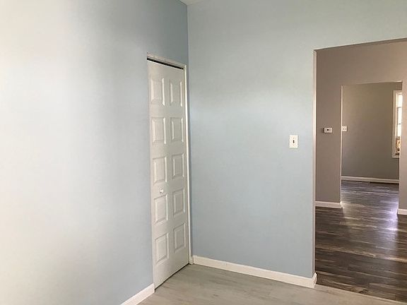 4th image of 1117 E Powell Ave