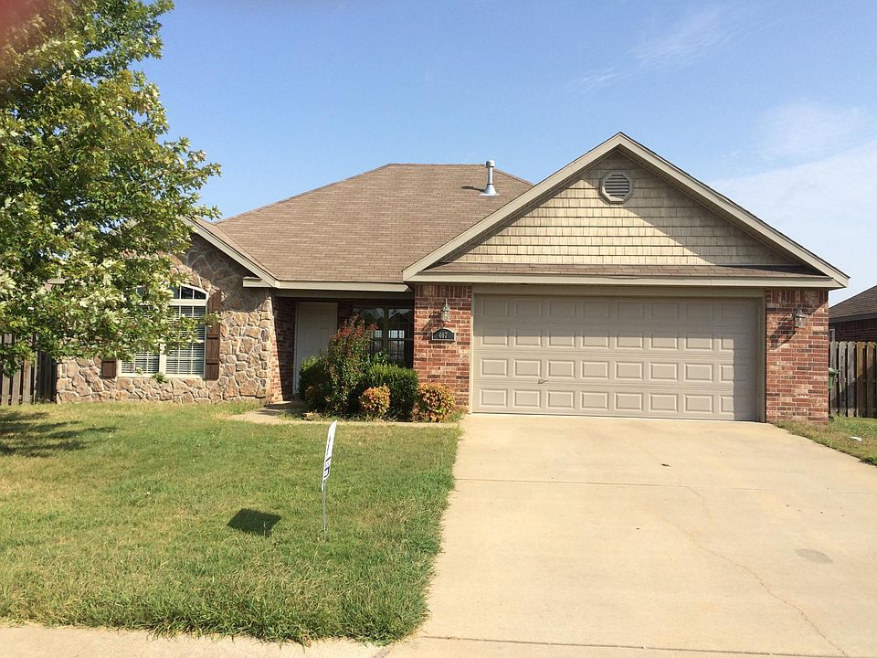 1st image of 407 E Sweetwater Dr