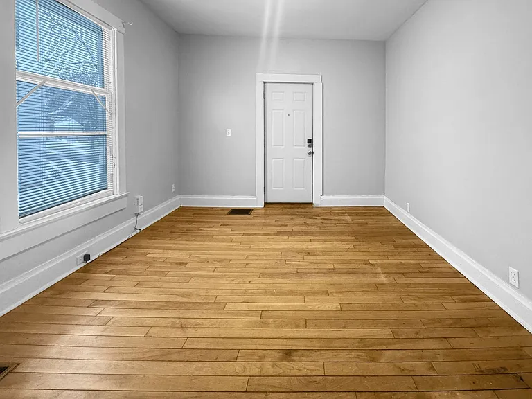 309 Eastern Ave SE #1 — Photo 3
