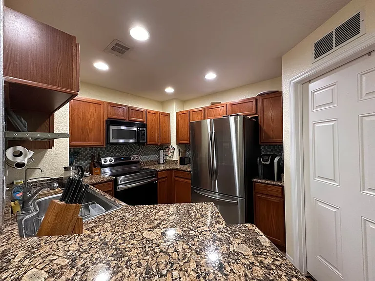 4600 E Moody Blvd #8M — Photo 9