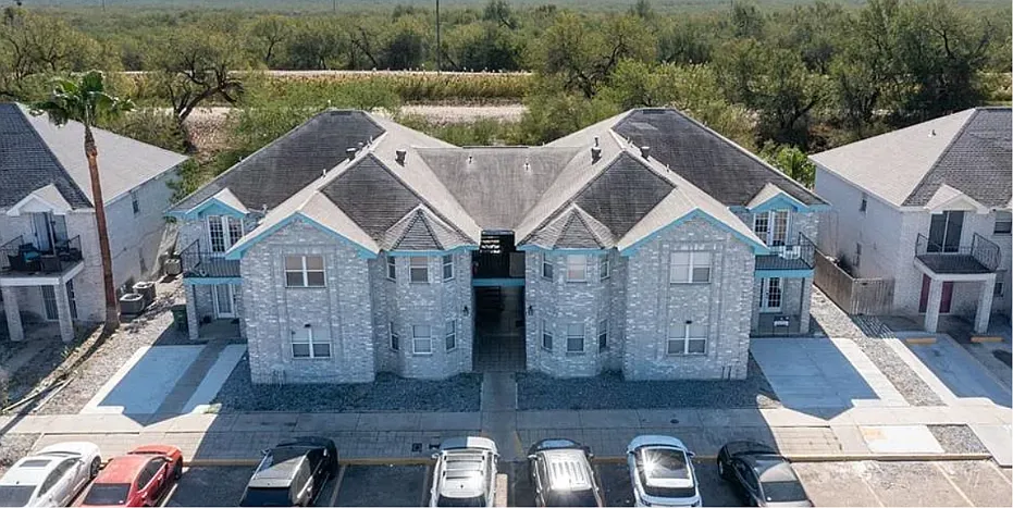 2 bed, 1.0 bath, 123 sqft, $400 — Photo 1