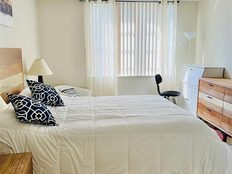 8900 Washington Blvd #409 — Photo 16
