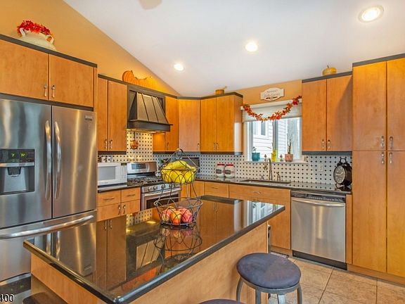 3rd image of 44 Belmont Dr