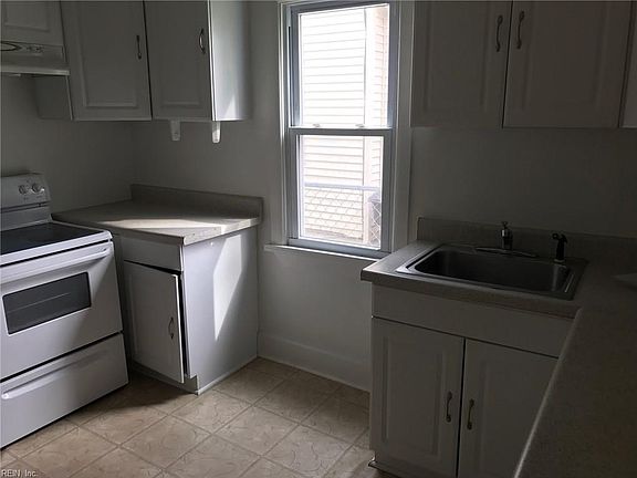 3rd image of 2825 North St