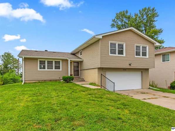 1720 N 106th St, Omaha, NE 68114