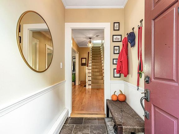 3rd image of 21 Barton St