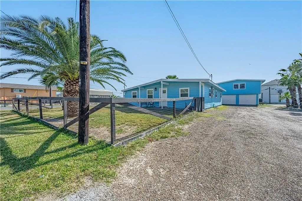 4 bed, 2.0 bath, 1866 sqft, $3,700 — Photo 1