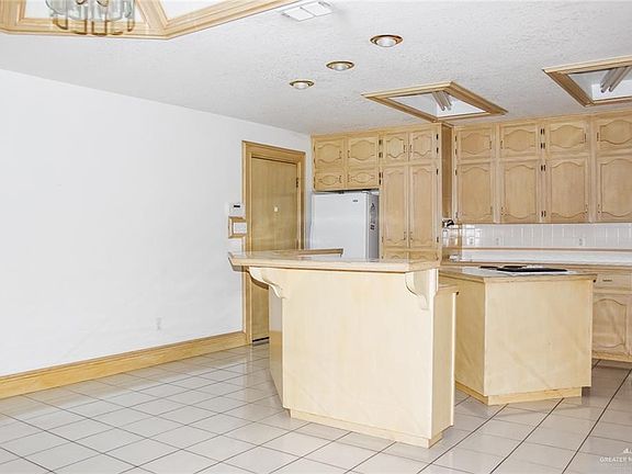 4th image of 3204 Flamingo Ave