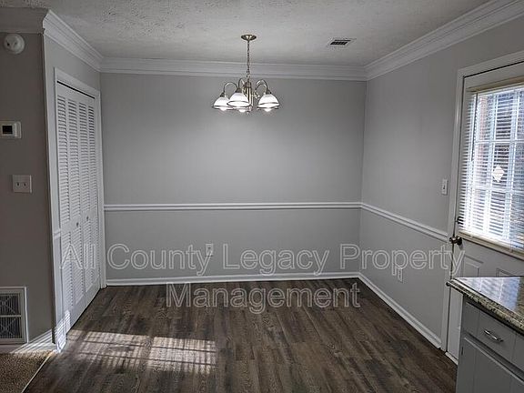 4th image of 3214 Sarah Lou Dr