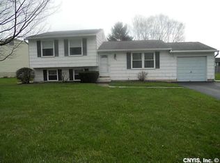 7431 Farmstead Rd, Liverpool, NY 13088