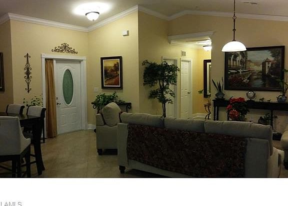 4th image of 404 W 5th St