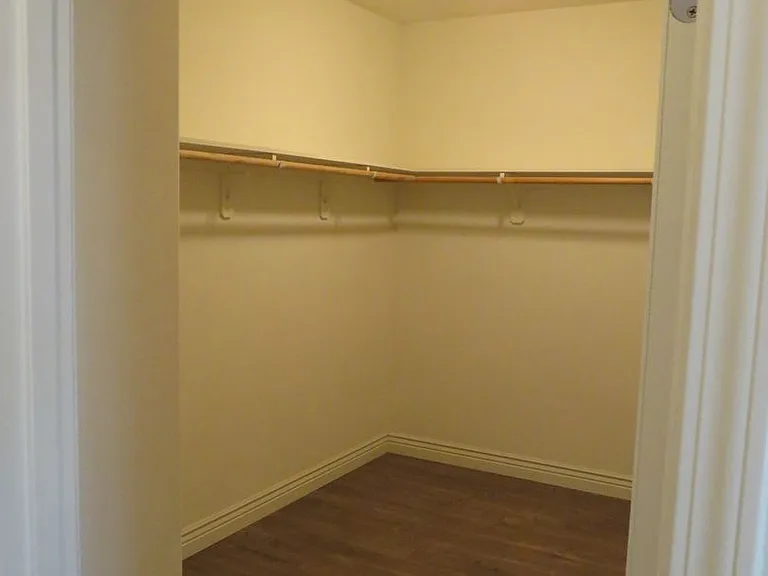 305 Hampton Dr — Photo 29