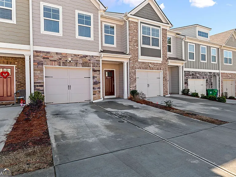 6401 Shalks Crossing Dr — Photo 3