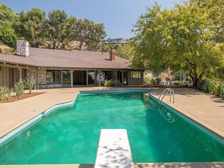 1365 N Wetherly Dr — Photo 13