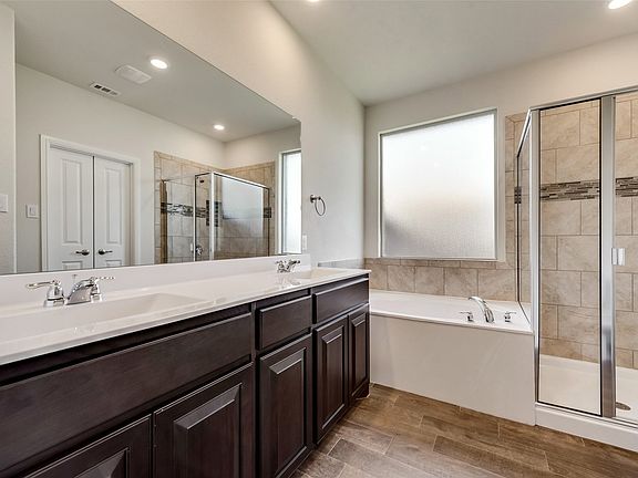 4th image of 415 Helm Ln