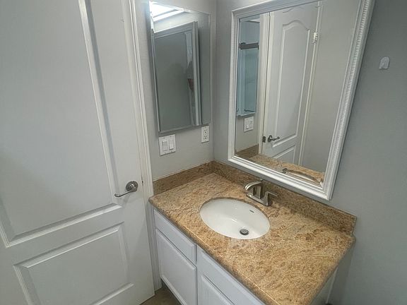 5th image of 840 Turquoise St #248