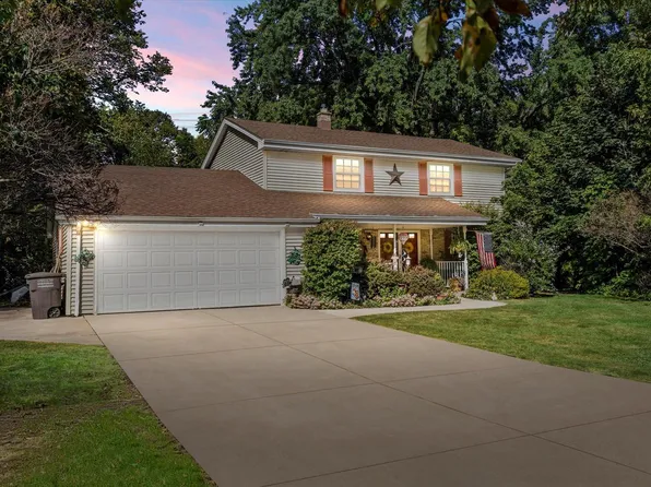 12226 West Chapman AVENUE, Greenfield, WI 53228