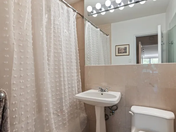 1050 5th Avenue 4D image 9 of 9
