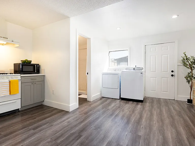 619 W Kelso St #B — Photo 8