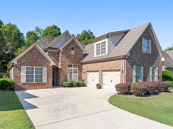 2nd image of 305 Dunrobin Cir
