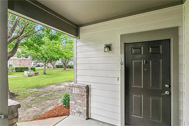 2 bed, 2.0 bath, 1036 sqft, $1,500 — Photo 2
