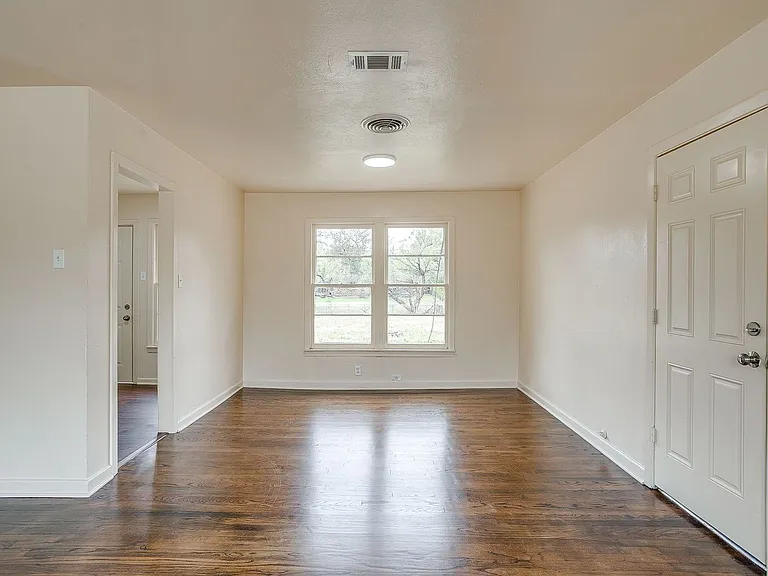 4315 Mackey Dr — Photo 6