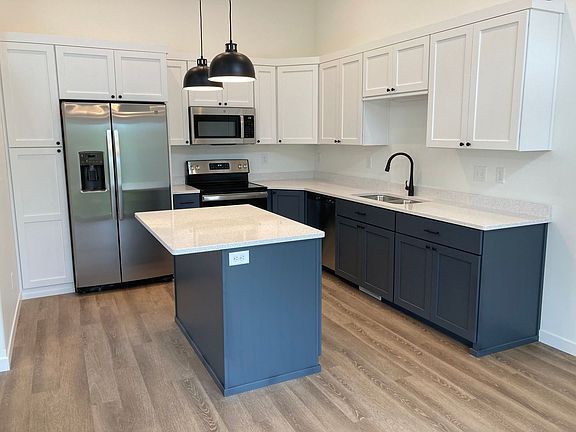 3rd image of 304B Torontos Ct