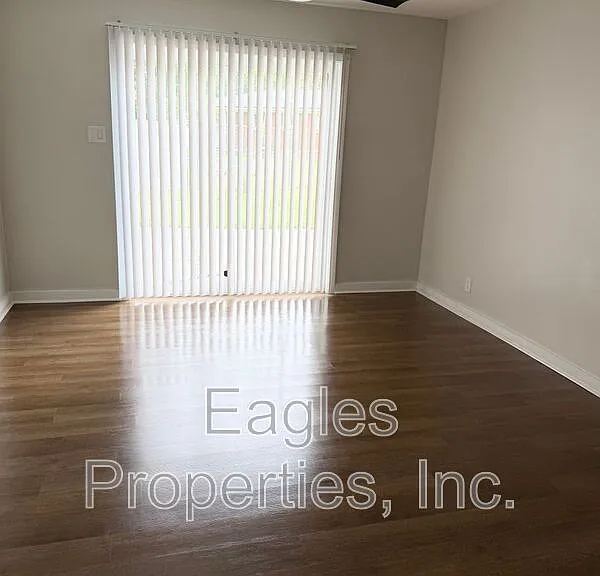 1205 Simpson St — Photo 6