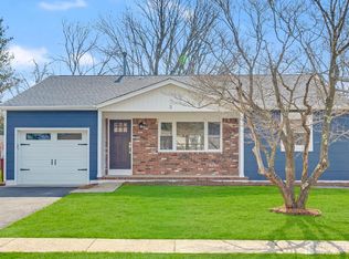 3 Pembroke Ln, Toms River, NJ 08757