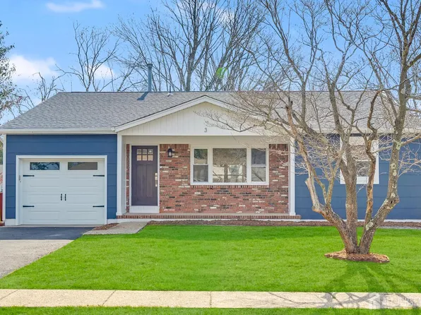 3 Pembroke Ln, Toms River, NJ 08757