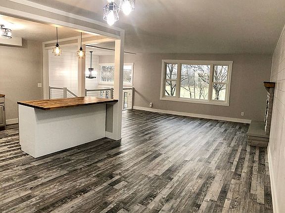 4th image of 6 Worthington Ln