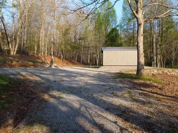 2814 Hanging Limb Rd, Monterey, TN 38574