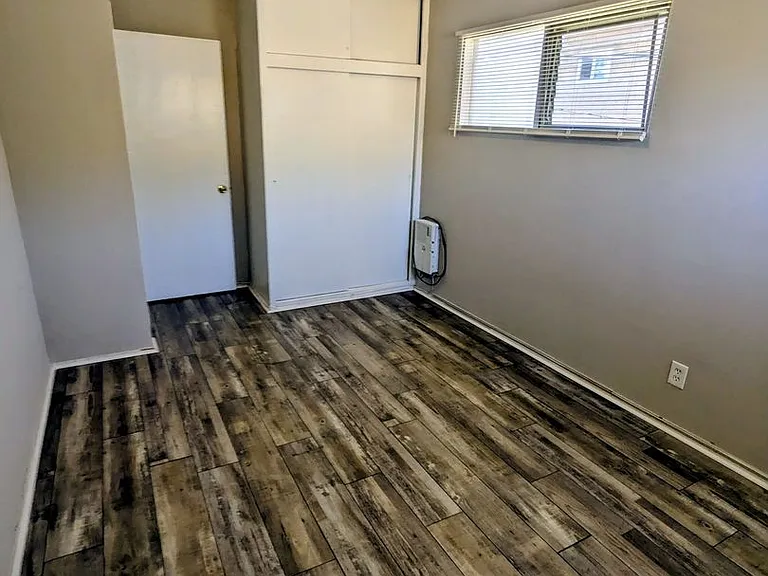 2237 Rose Ave — Photo 8
