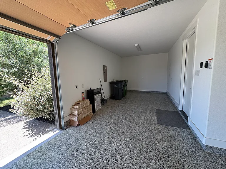 1451 Maplewood Dr — Photo 34