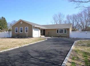 28 Lorijean Ln, East Northport, NY 11731
