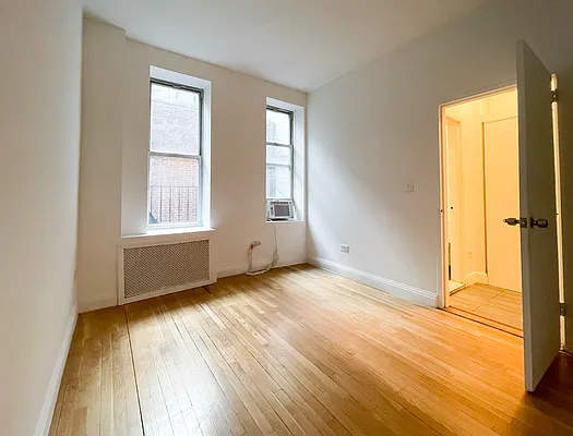 Rented by Kahen Properties | media 10