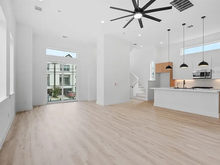 3405 Hutchins St — Photo 9
