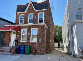 5944 60th Rd, Maspeth, NY 11378