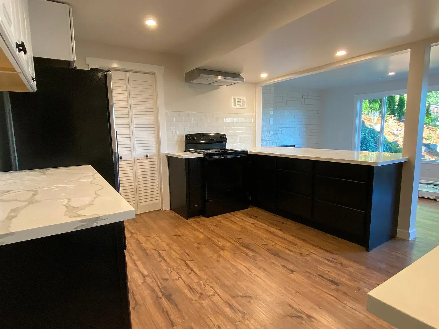 1 bed, 940 sqft, $2,175 — Photo 4