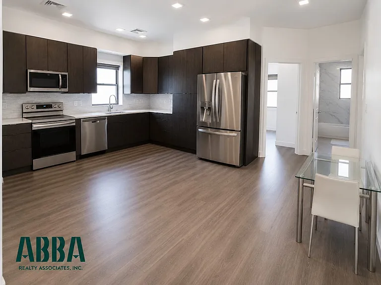 1013 Avenue K #2 — Photo 2