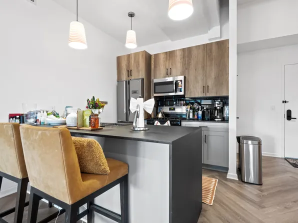 142 Charles Street image 5 of 13