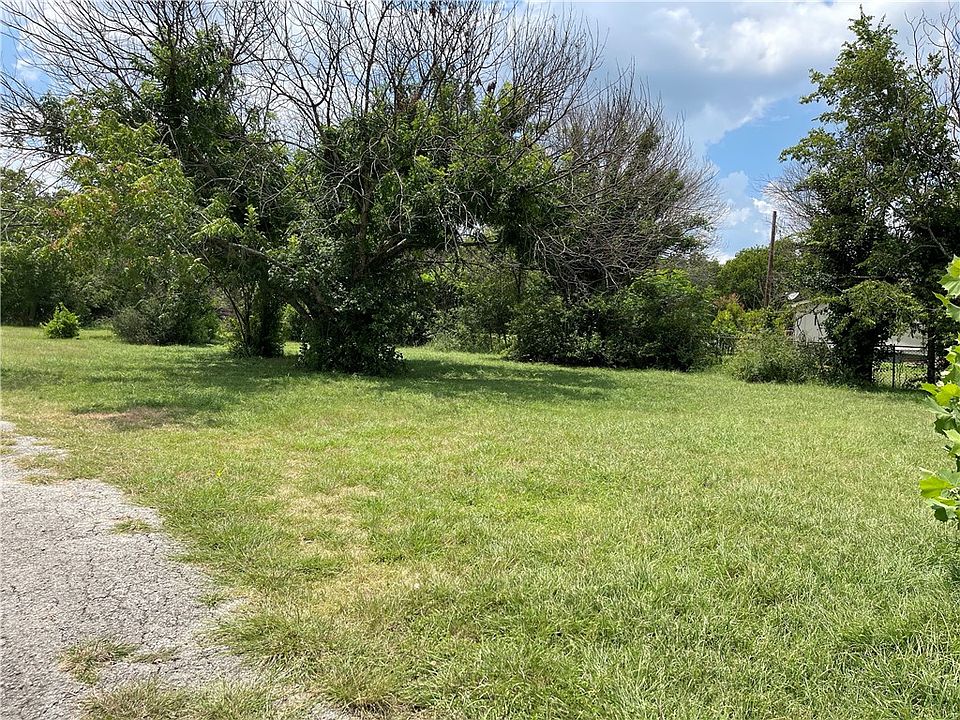 1st image of 1603 S West Dr