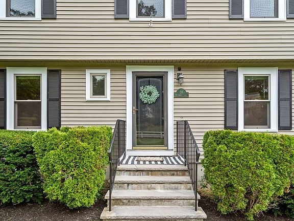 2nd image of 26 Woodbury Ln