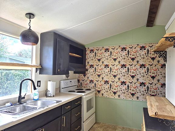 4th image of 146 Hillsborough Dr #134