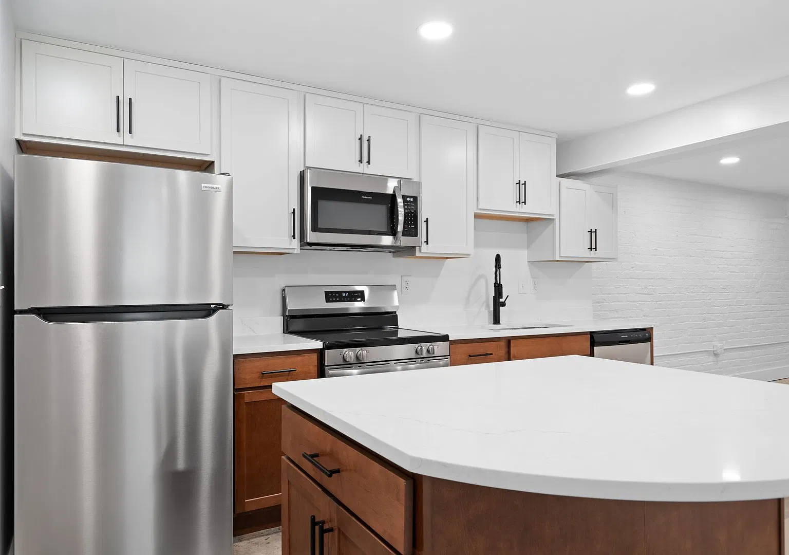 2033 W Broad St — Photo 3